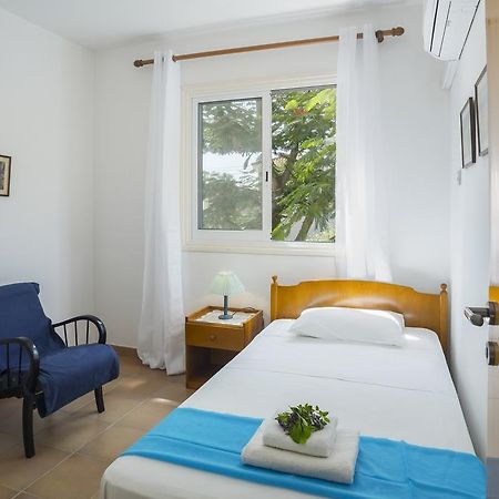 Protaras Beachfront Sirina Lina Suite พาราลิมนี ภายนอก รูปภาพ