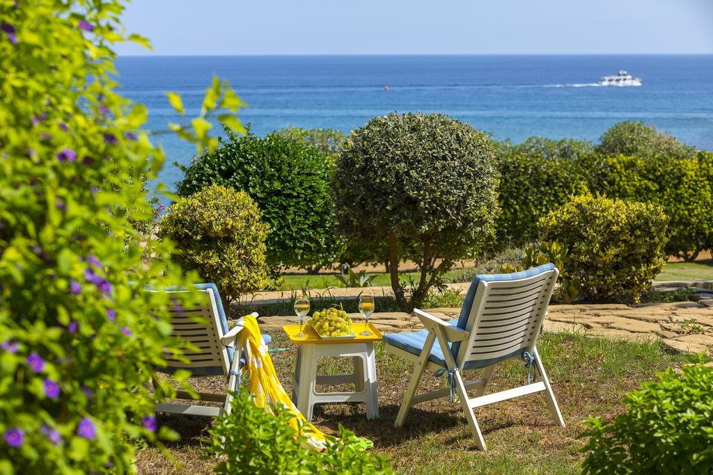 Protaras Beachfront Sirina Lina Suite พาราลิมนี ภายนอก รูปภาพ