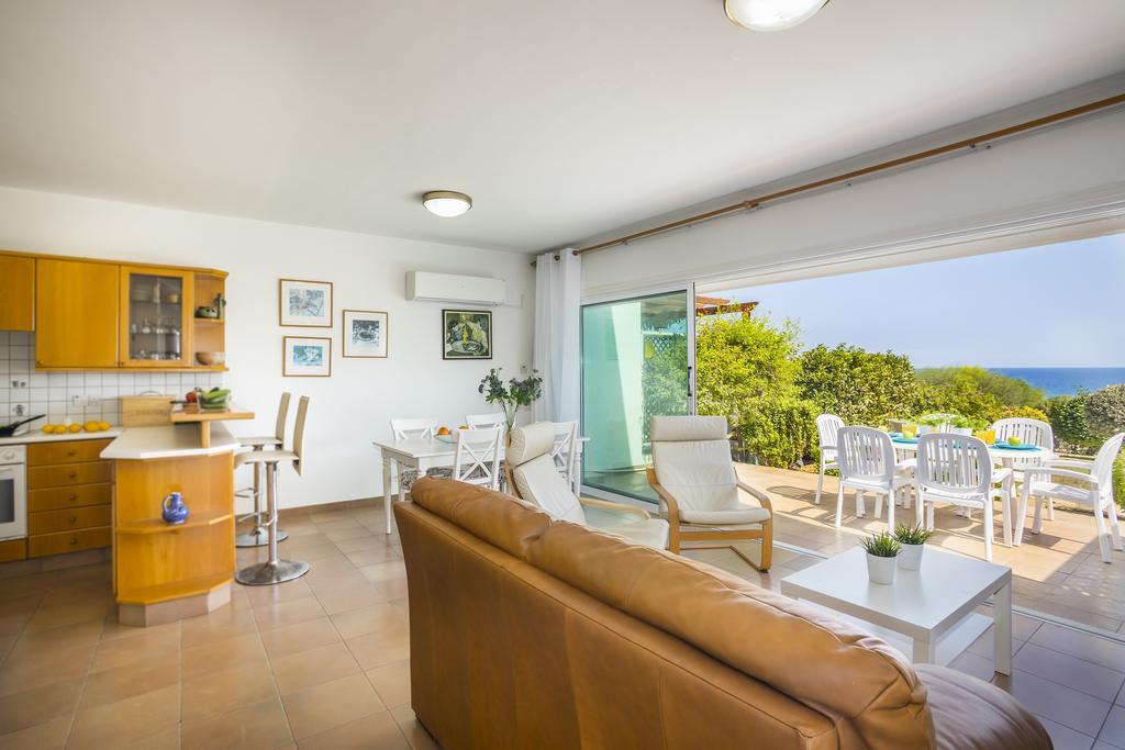 Protaras Beachfront Sirina Lina Suite พาราลิมนี ภายนอก รูปภาพ