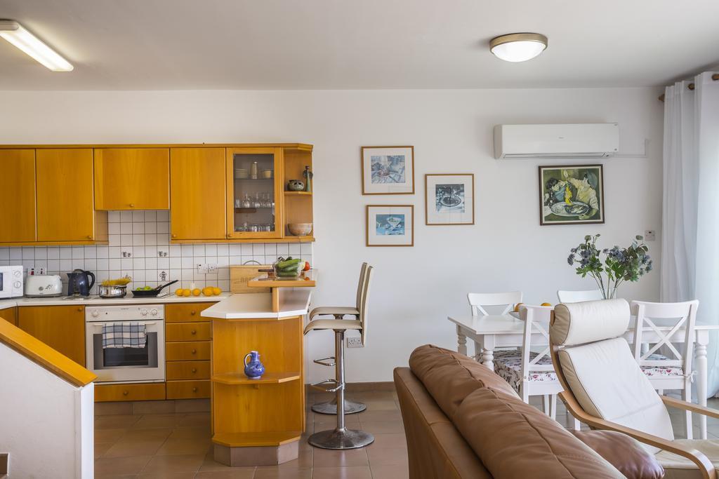 Protaras Beachfront Sirina Lina Suite พาราลิมนี ภายนอก รูปภาพ
