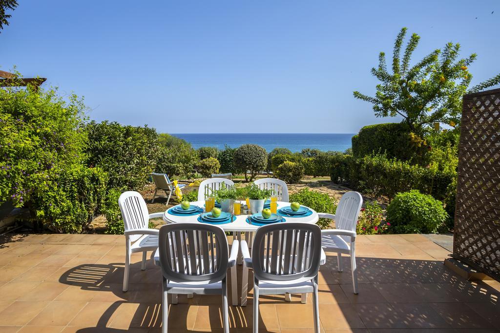 Protaras Beachfront Sirina Lina Suite พาราลิมนี ภายนอก รูปภาพ