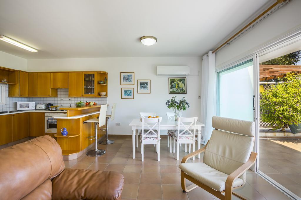 Protaras Beachfront Sirina Lina Suite พาราลิมนี ภายนอก รูปภาพ